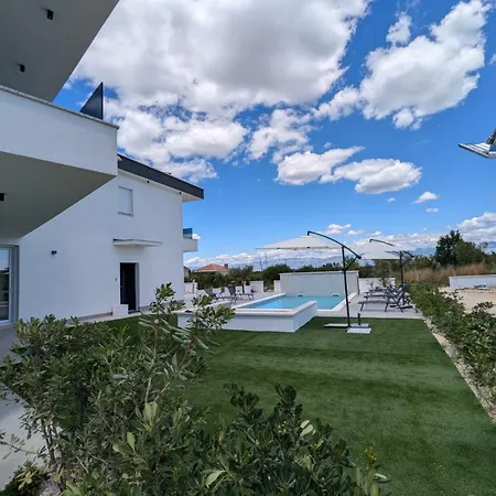 The Luxe Hideaway דירה