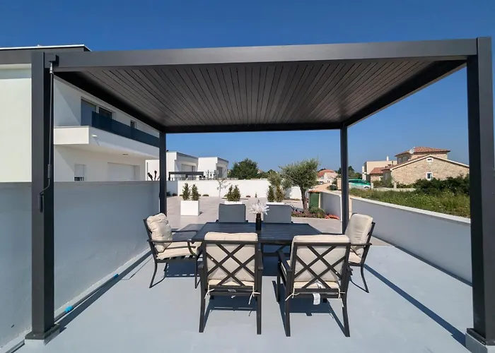 The Luxe Hideaway זאדאר