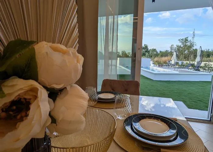 The Luxe Hideaway זאדאר